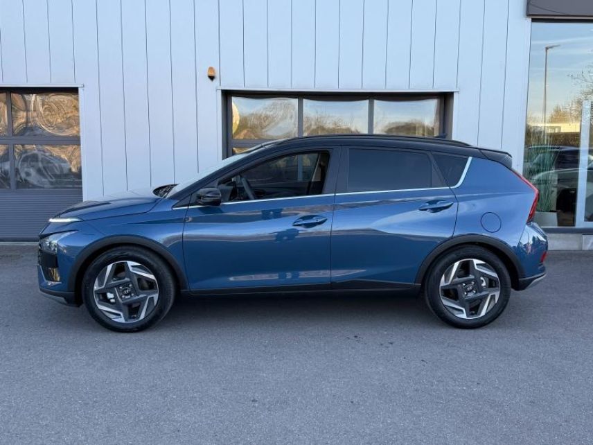 57685 : Hyundai Metz - Theobald Automobiles - HYUNDAI Bayon - Bayon - Vibrant Blue Métal/Toit+rétros Black - Traction - Essence
