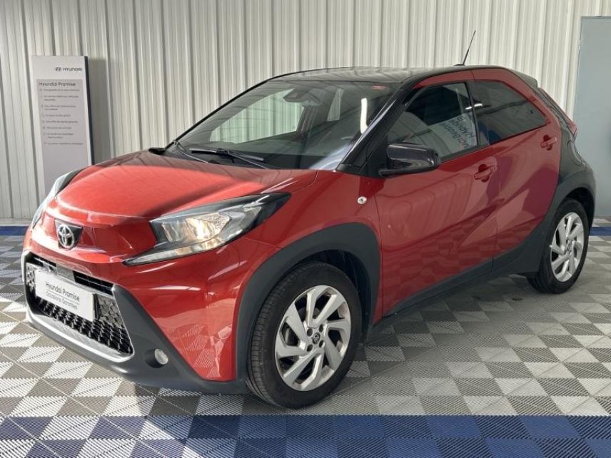 29200 : Hyundai Brest - Iroise Automobiles - TOYOTA Aygo X - Aygo X - Bi-Ton Rouge Piment premium/Toit noir - Traction - Essence