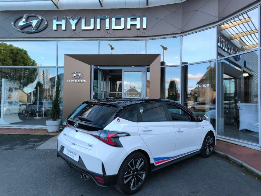 19100 : Hyundai Brive-la-Gaillarde - Garage Pouget - HYUNDAI i20 - i20 - Blanc - Traction - Essence/Micro-Hybride
