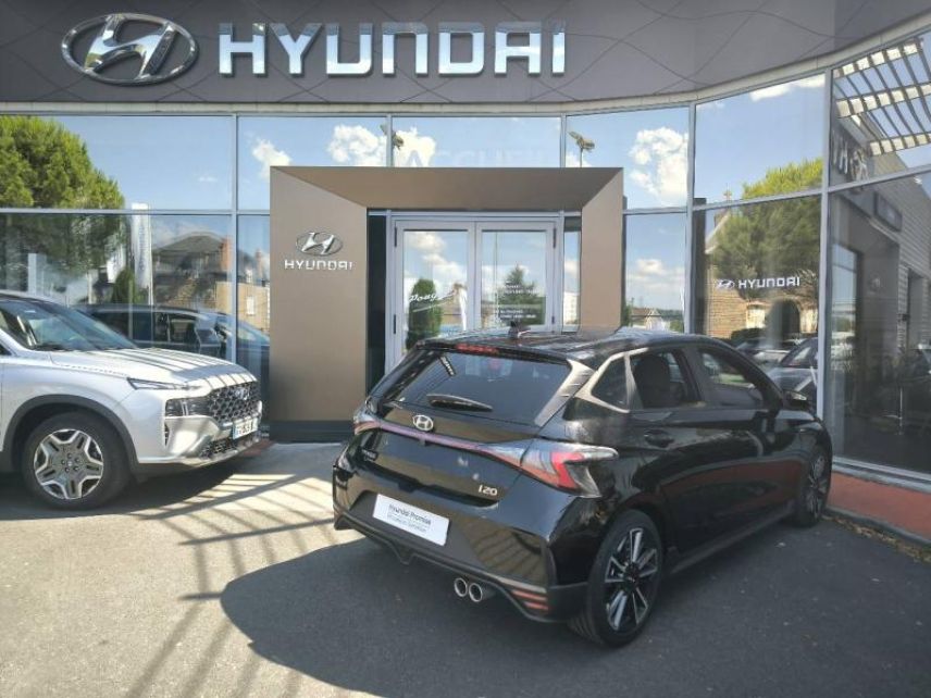 19100 : Hyundai Brive-la-Gaillarde - Garage Pouget - HYUNDAI i20 - i20 - Phantom Black Métal - Traction - Essence/Micro-Hybride