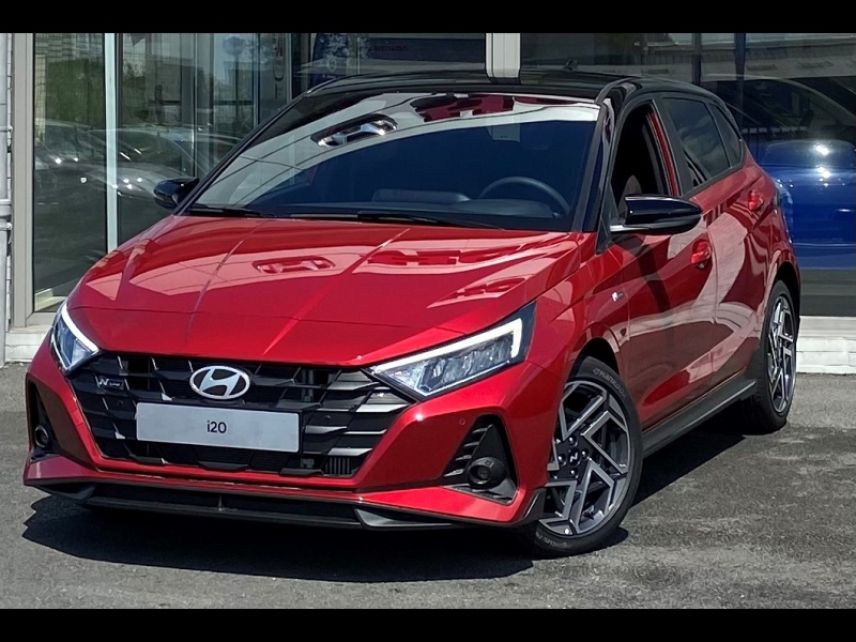 57200 : Hyundai Sarreguemines - Theobald Automobiles - HYUNDAI i20 - i20 - Dragon Red Métal/Toit+rétros Black - Traction - Essence