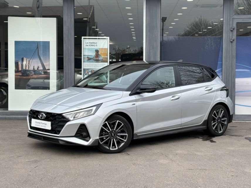 57100 : Hyundai Thionville - Théobald Automobiles - HYUNDAI i20 - i20 - Sleek Silver Métal/Toit/rétros Black - Traction - Essence/Micro-Hybride