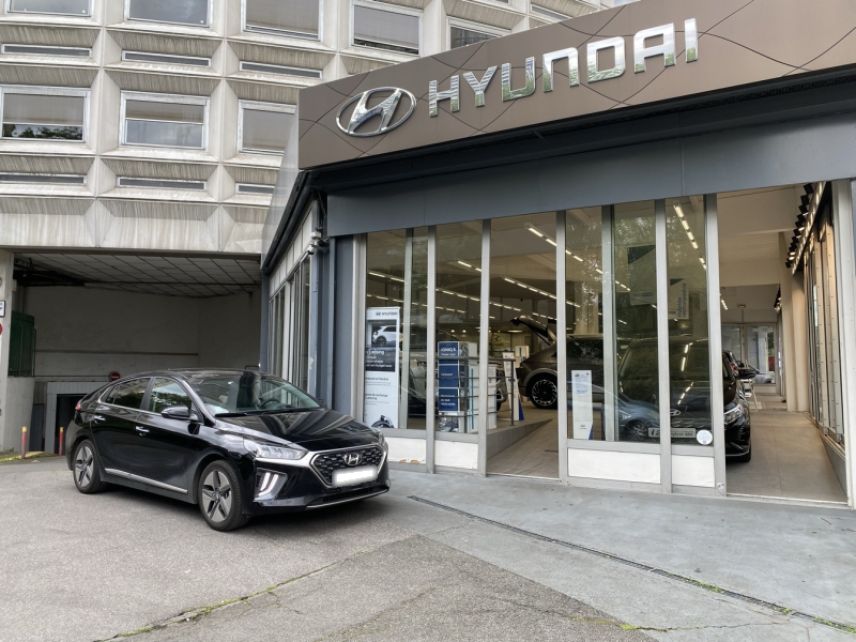 75013 : Hyundai Paris 13 - Bayard Automobiles - HYUNDAI Ioniq - Ioniq - Phantom black - Traction - Hybride : Essence/Electrique