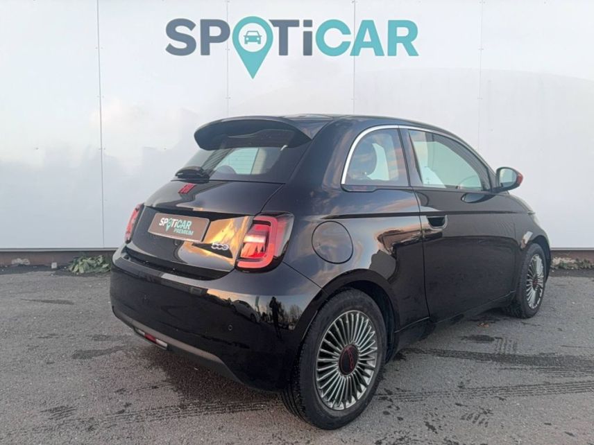 33140 : Hyundai Bordeaux Sud Villenave d&#039;Ornon - Sipa Automobiles - FIAT 500e BERLINE MY22 SERIE 1 STEP 1 (RED) - 500 III - Noir - Automate à fonct. Continu - Courant électrique