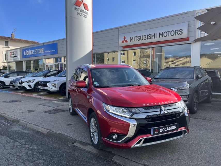 38200 : Hyundai Vienne - Groupe Central Autos - MITSUBISHI OUTLANDER PHEV Intense - OUTLANDER III - Rouge - Automate à fonct. Continu - Essence / Courant électrique