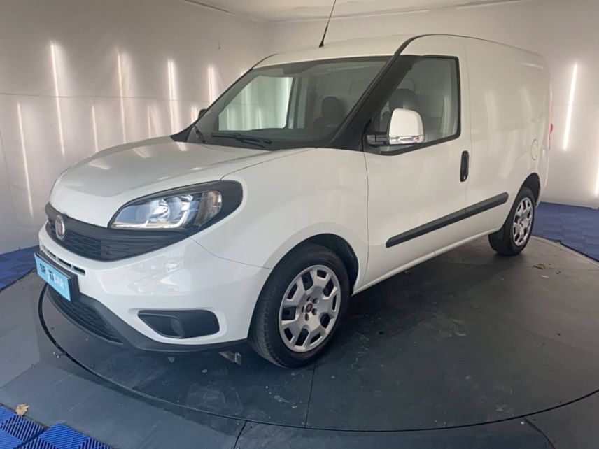 31200 : Hyundai TOULOUSE NORD - AUTO NORD - FIAT DOBLO CARGO BUSINESS - DOBLO II - Bela pastelna - Boîte manuelle - Diesel