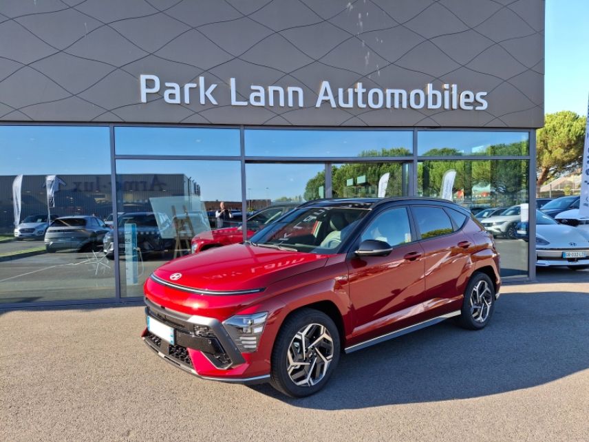 56000 : Hyundai Vannes - Park Lann Automobiles - HYUNDAI Kona - Kona - Ultimate Red métallisé/Toit/rétros Black - Traction - Hybride : Essence/Electrique