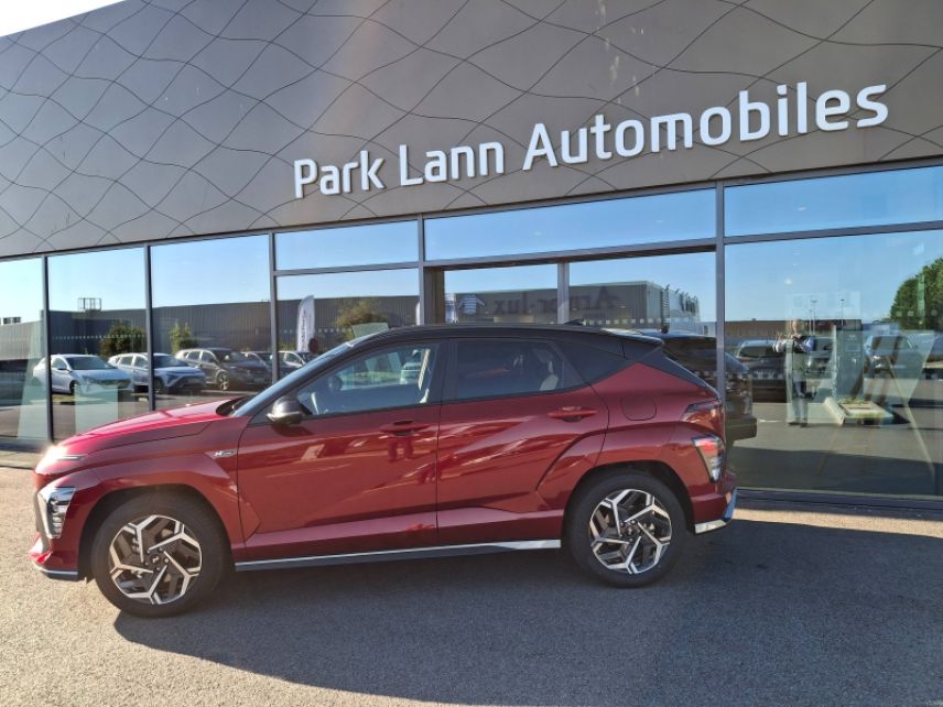 56000 : Hyundai Vannes - Park Lann Automobiles - HYUNDAI Kona - Kona - Ultimate Red métallisé/Toit/rétros Black - Traction - Hybride : Essence/Electrique