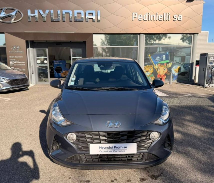 84120 : Hyundai PERTUIS - SA PEDINIELLI - HYUNDAI i10 Initia - i10 III - Gris - Boîte manuelle - Essence sans plomb