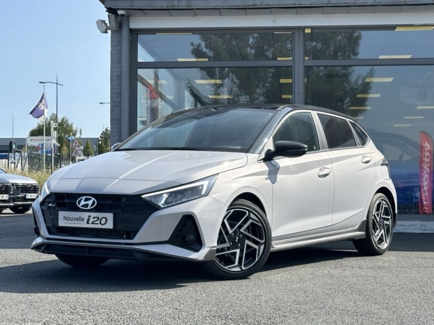 57200 : Hyundai Sarreguemines - Theobald Automobiles - HYUNDAI i20 - i20 - Lumen Gray Métal/Toit+rétros Black - Traction - Essence