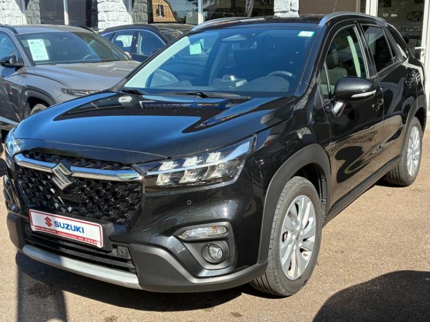 89100 : Hyundai Sens - APS - SUZUKI S-Cross - S-Cross - Cosmic Black Pearl métallisée - Traction - Hybride : Essence/Electrique