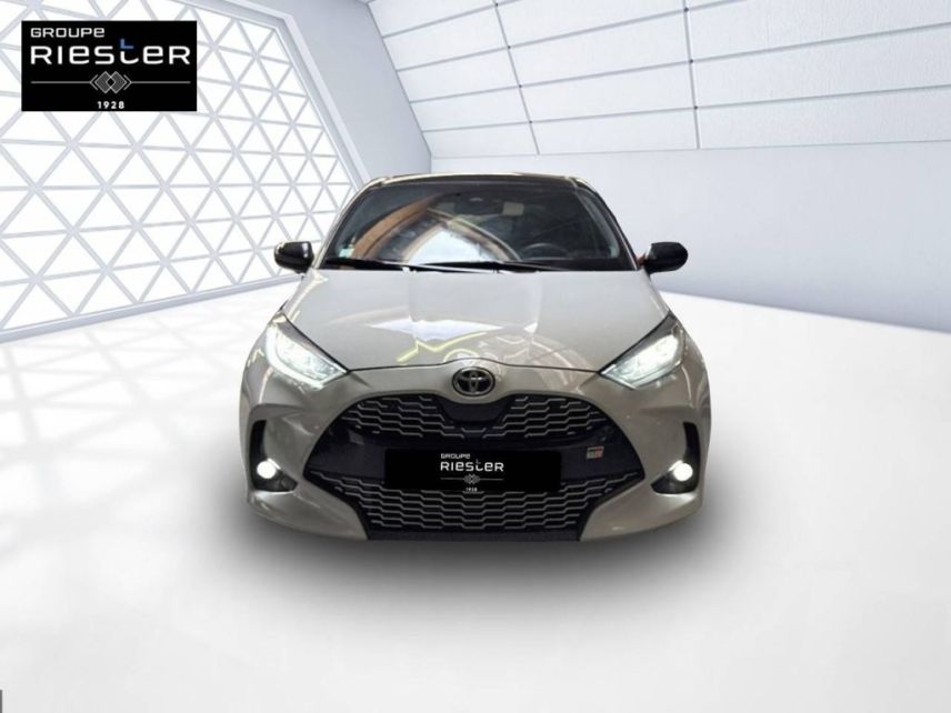 60740 : Hyundai Saint-Maximin - Protea by Riester - TOYOTA YARIS HYBRIDE MY22 GR Sport - YARIS IV - Gris - Automate à fonct. Continu - Essence / Courant électrique