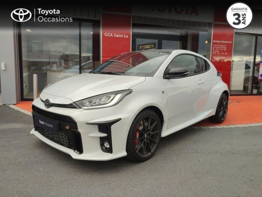 50000 : Hyundai Saint-Lô - GCA - TOYOTA Yaris - Yaris - Blanc Lunaire (N) - Transmission intégrale - Essence