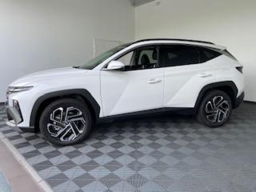 85000 : Hyundai La Roche-sur-Yon - Océane Auto - HYUNDAI TUCSON Executive - TUCSON IV - Blanc - Boîte automatique - Essence / Courant électrique