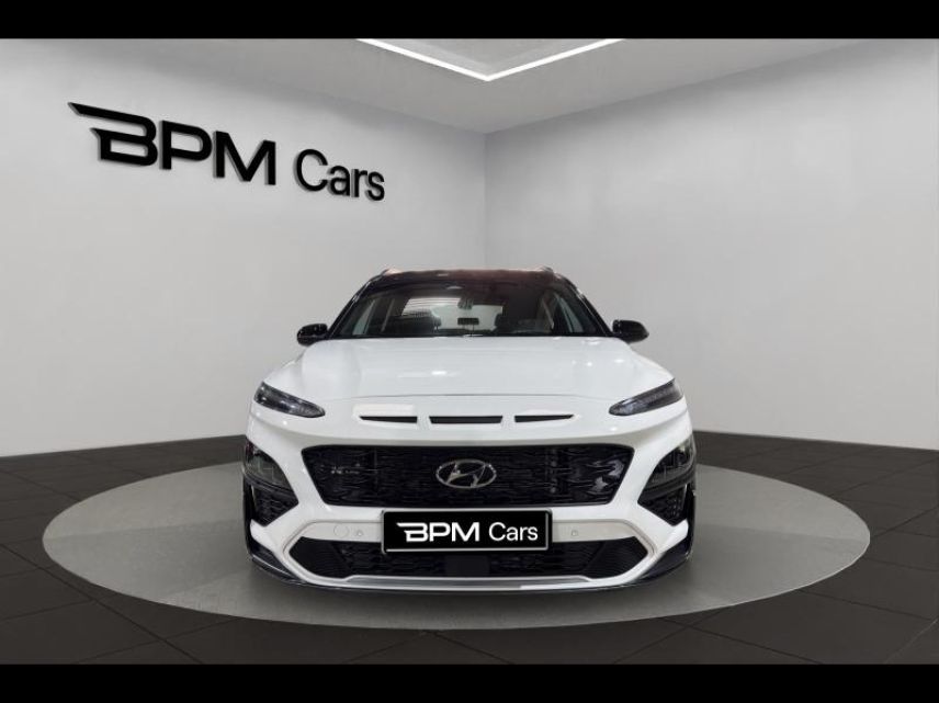 92130 : Hyundai ISSY-LES-MOULINEAUX - BPM Cars - HYUNDAI Kona - Kona - Atlas White/Toit/rétros Black - Traction - Essence/Micro-Hybride