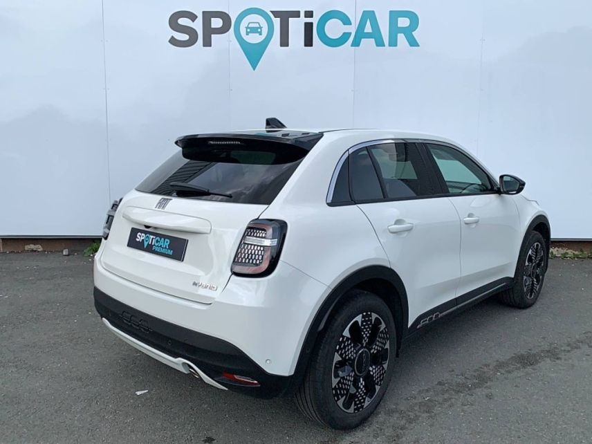 33140 : Hyundai Bordeaux Sud Villenave d'Ornon - Sipa Automobiles - FIAT 600 La Prima - 600 - Blanc - Boîte automatique - Essence sans plomb