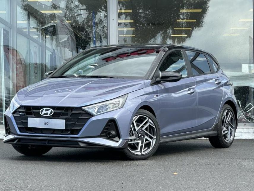 57200 : Hyundai Sarreguemines - Theobald Automobiles - HYUNDAI i20 - i20 - Meta Blue Métal/Toit+rétros Black - Traction - Essence