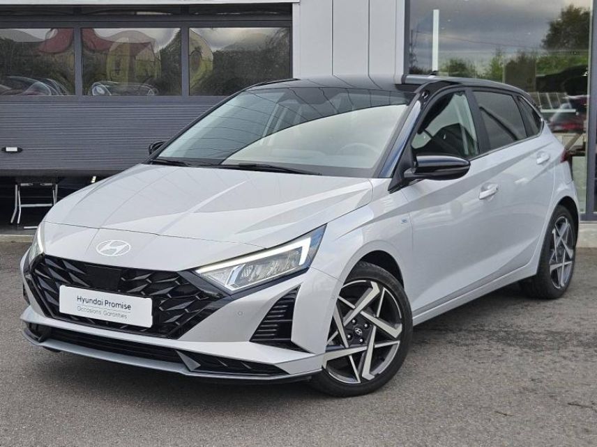 57685 : Hyundai Metz - Theobald Automobiles - HYUNDAI i20 - i20 - Sleek Silver Métal/Toit/rétros Black - Traction - Essence/Micro-Hybride