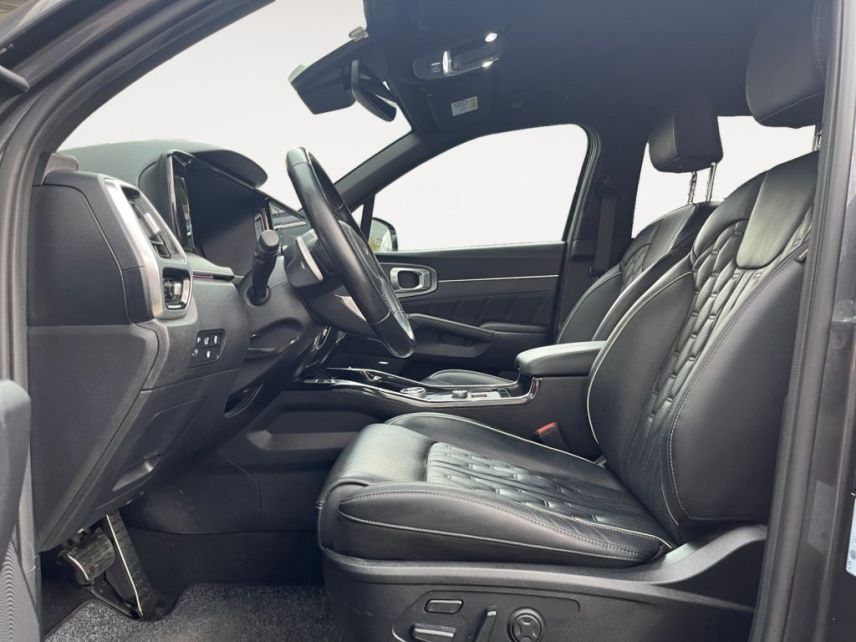 38200 : Hyundai Vienne - Groupe Central Autos - KIA SORENTO Premium - SORENTO IV - Gris - Boîte automatique - Essence / Courant électrique