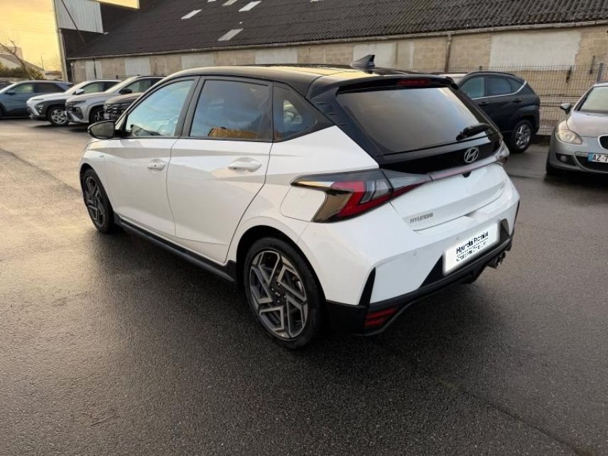 29200 : Hyundai Brest - Iroise Automobiles - HYUNDAI i20 - i20 - Atlas White/Toit+rétros Black - Traction - Essence