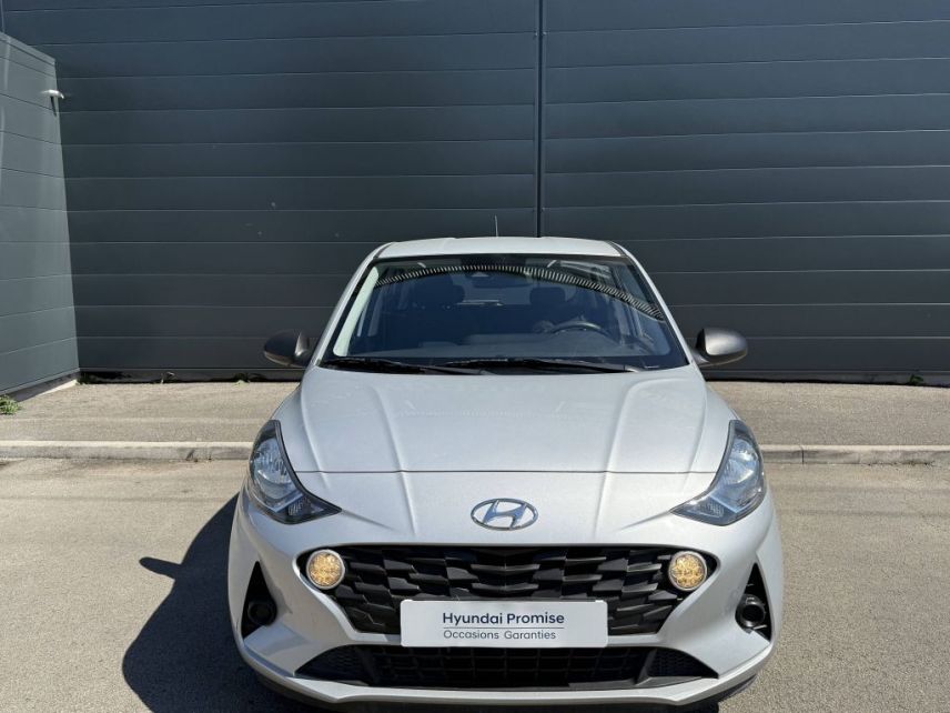 21300 : Hyundai Dijon - Privilège Automobiles - HYUNDAI i10 Initia - i10 III - Gris - Boîte manuelle - Essence sans plomb