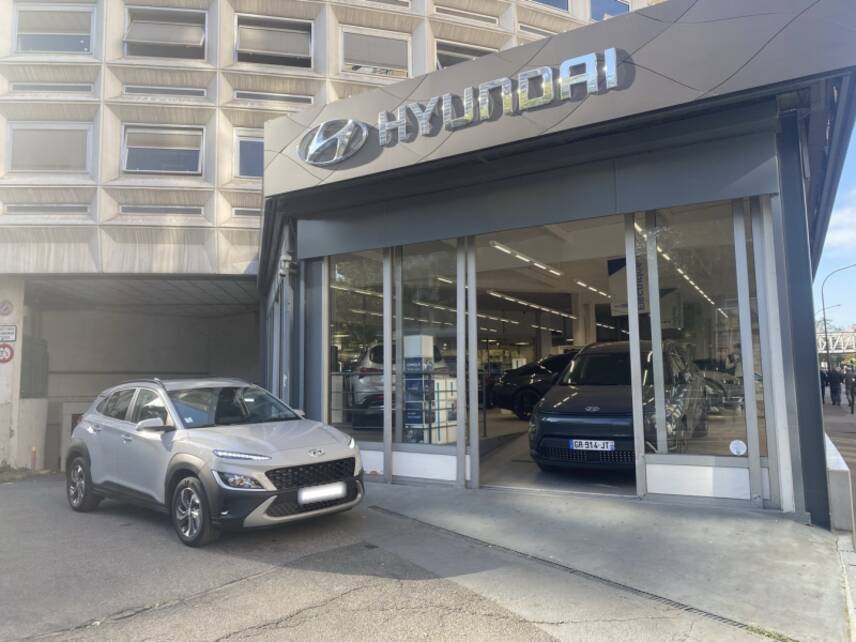 75013 : Hyundai Paris 13 - Bayard Automobiles - HYUNDAI Kona - Kona - Cyber gray - Traction - Hybride : Essence/Electrique