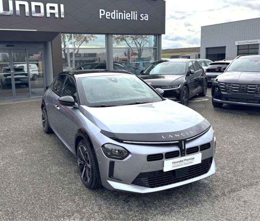 84120 : Hyundai PERTUIS - SA PEDINIELLI - LANCIA YPSILON LX - YPSILON III - Gris - Boîte automatique - Essence sans plomb