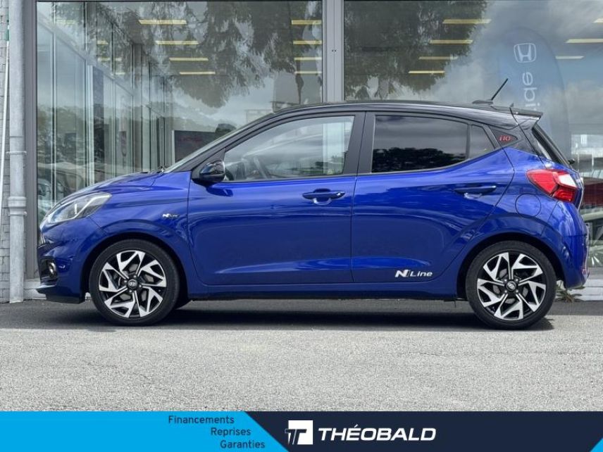 57200 : Hyundai Sarreguemines - Theobald Automobiles - HYUNDAI i10 - i10 - Intense Blue Métal/Toit/rétros Black - Traction - Essence