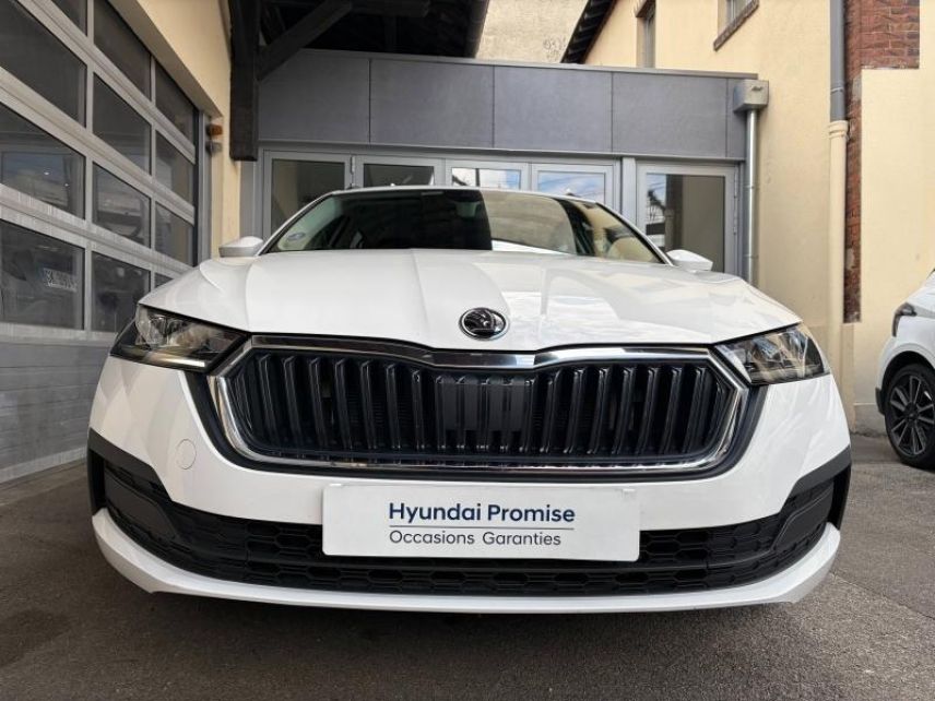 78000 : Hyundai Versailles - SOCOHY - SKODA Octavia Combi - Octavia Combi - Blanc Cristal spéciale - Traction - Hybride rechargeable : Essence/Electrique