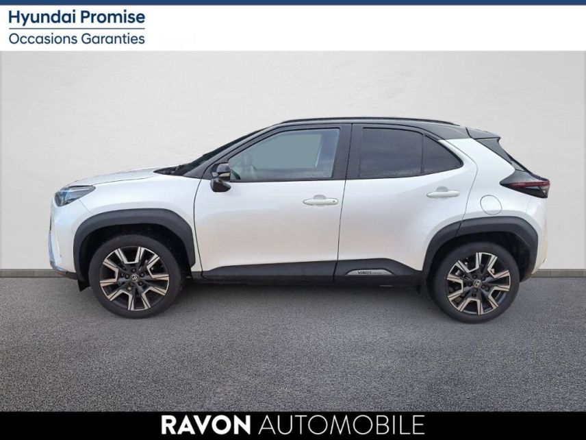 42100 : Hyundai Saint-Etienne - Ravon Automobile - TOYOTA YARIS CROSS HYBRIDE Premiere - YARIS CROSS HYBRIDE (01/2024) - Blanc - Automate à fonct. Continu - Essence / Courant électrique