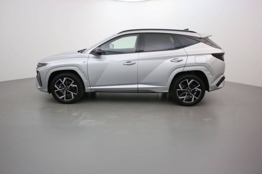 01150 : Stock constructeur - HYUNDAI TUCSON N Line Creative - TUCSON IV - Gris - Boîte automatique - Essence / Courant électrique