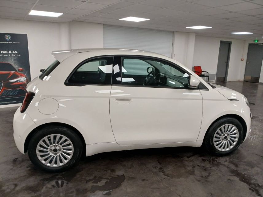 77600 : Hyundai Bussy-Saint-Georges - Protea by Riester - FIAT 500e BERLINE Nouvelle 500 - 500 III ELECTRIQUE - Blanc - Automate à fonct. Continu - Courant électrique