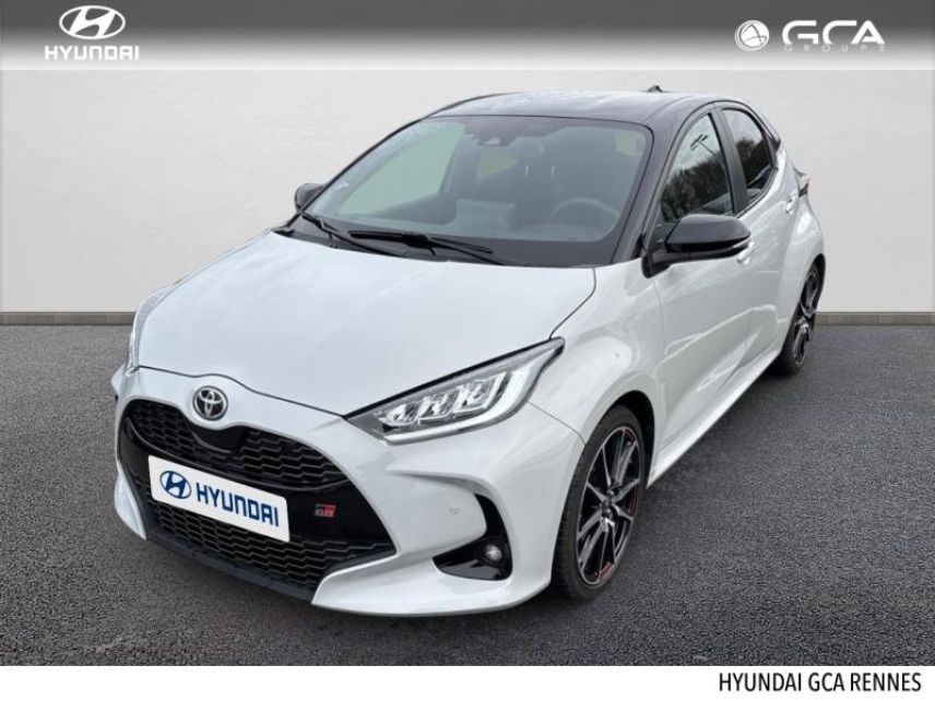 35510 : Hyundai Rennes - GCA - TOYOTA Yaris - Yaris - Bi-ton Gris Chrome / Toit noir - Traction - Hybride : Essence/Electrique