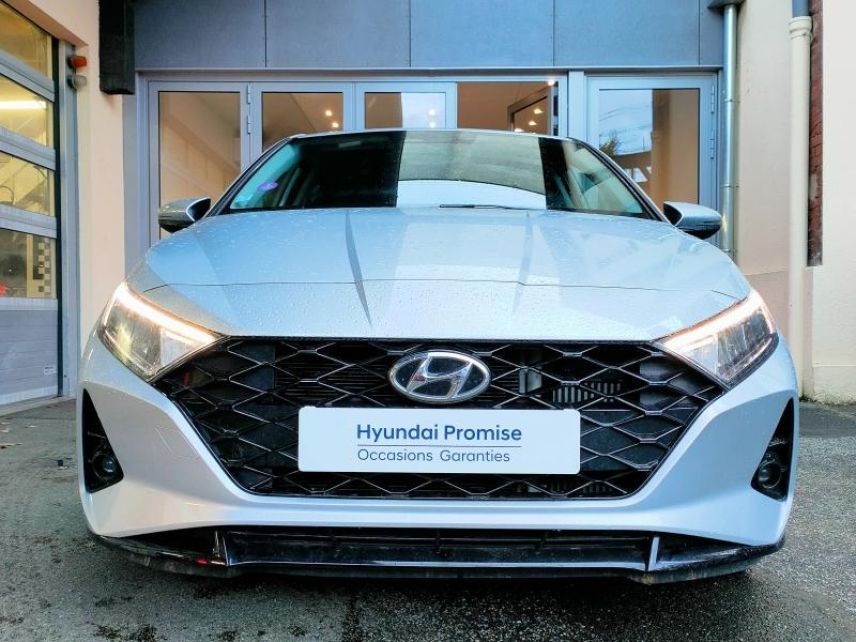 78000 : Hyundai Versailles - SOCOHY - HYUNDAI i20 - i20 - Sleek Silver Métal - Traction - Essence/Micro-Hybride