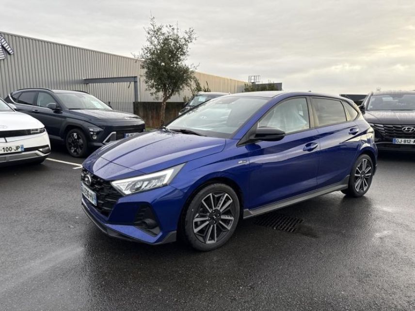 56000 : Hyundai Vannes - Park Lann Automobiles - HYUNDAI i20 - i20 - Intense Blue Métal/Toit/rétro Black - Traction - Essence/Micro-Hybride
