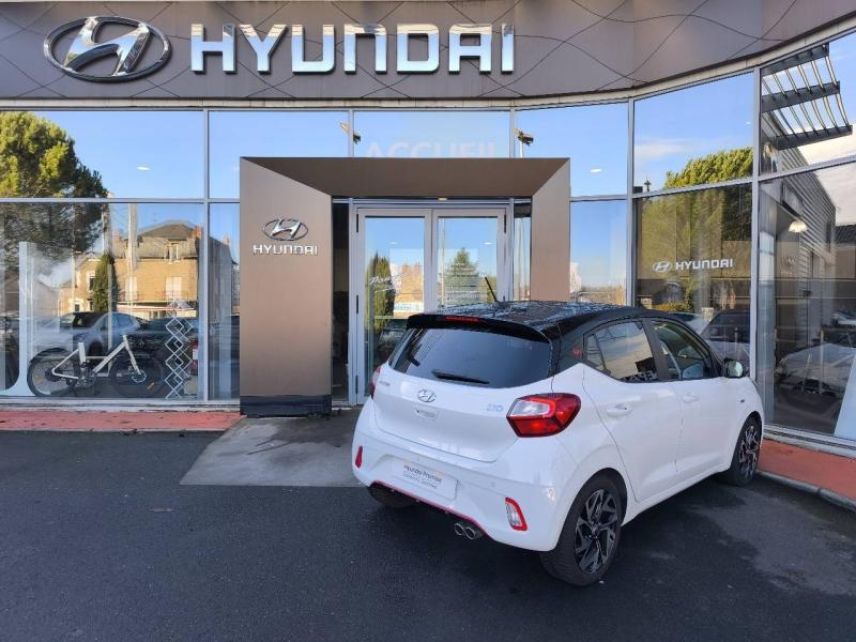 19100 : Hyundai Brive-la-Gaillarde - Garage Pouget - HYUNDAI i10 - i10 - Polar White/Toit/rétros Black - Traction - Essence