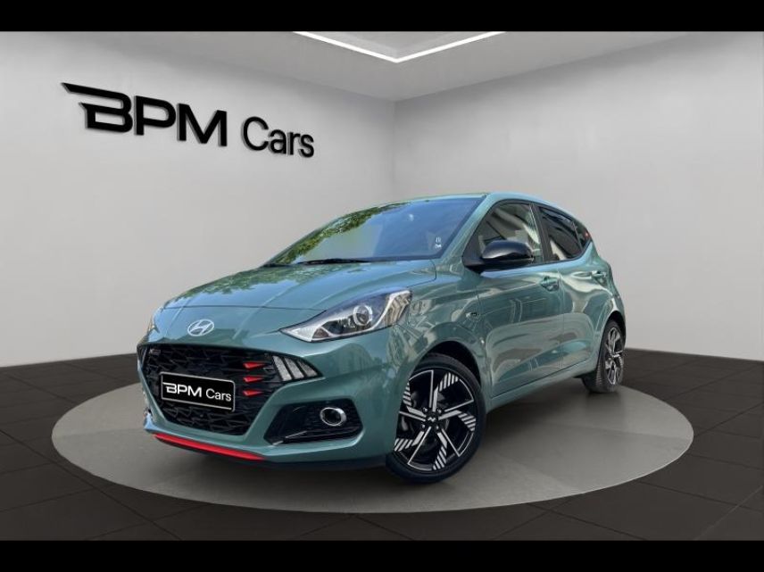 92250 : Hyundai La Garenne-Colombes - BPM Cars - HYUNDAI i10 - i10 - Mangrove Green Métal/Toit/rétros Black - Traction - Essence