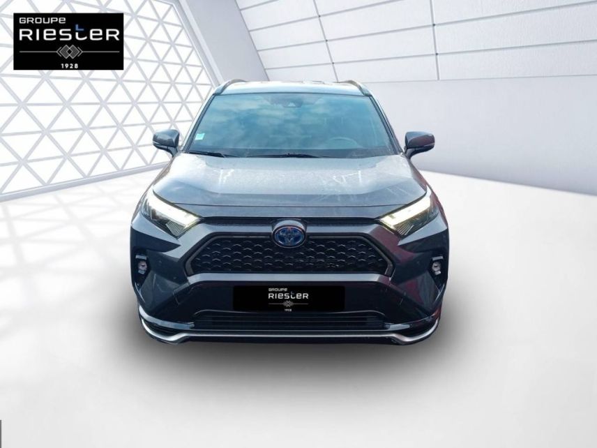 77600 : Hyundai Bussy-Saint-Georges - Protea by Riester - TOYOTA RAV4 HYBRIDE RECHARGEABLE MY22 Design - RAV4 V - Gris - Automate à fonct. Continu - Essence / Courant électrique