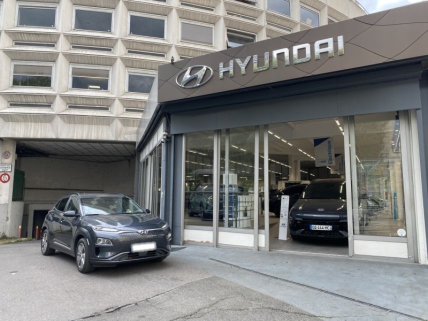 75013 : Hyundai Paris 13 - Bayard Automobiles - HYUNDAI Kona - Kona - Dark Knight Métal - Traction - Electrique