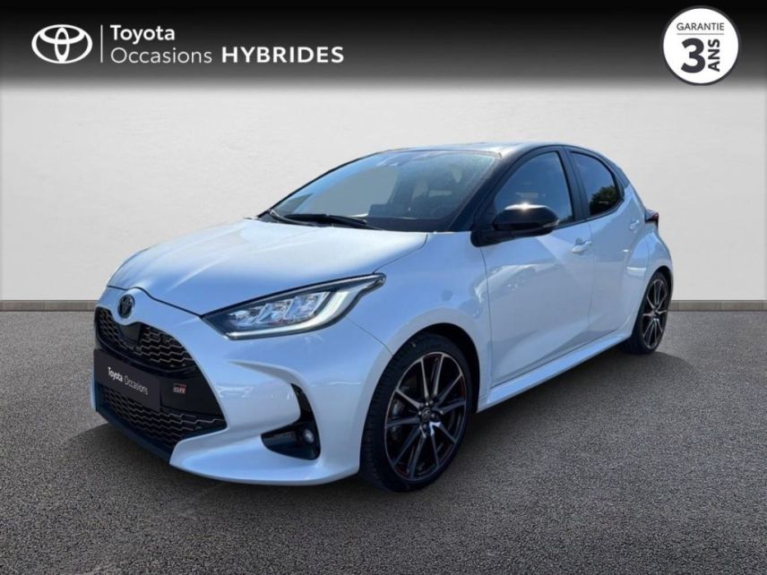 50000 : Hyundai Saint-Lô - GCA - TOYOTA Yaris - Yaris - Bi-ton Blanc Lunaire / Toit noir - Traction - Hybride : Essence/Electrique