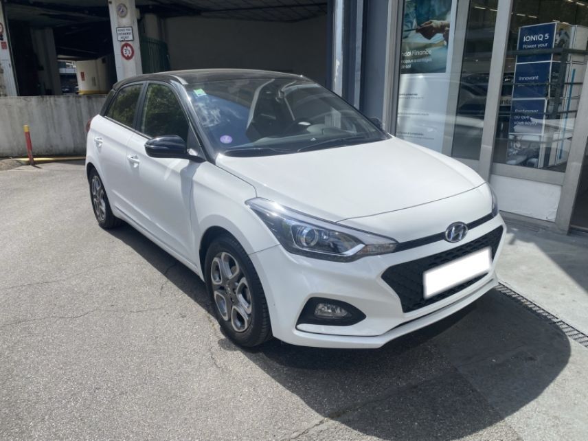 75013 : Hyundai Paris 13 - Bayard Automobiles - HYUNDAI i20 - i20 - Polar White Métal/Toit/rétros Black - Traction - Essence