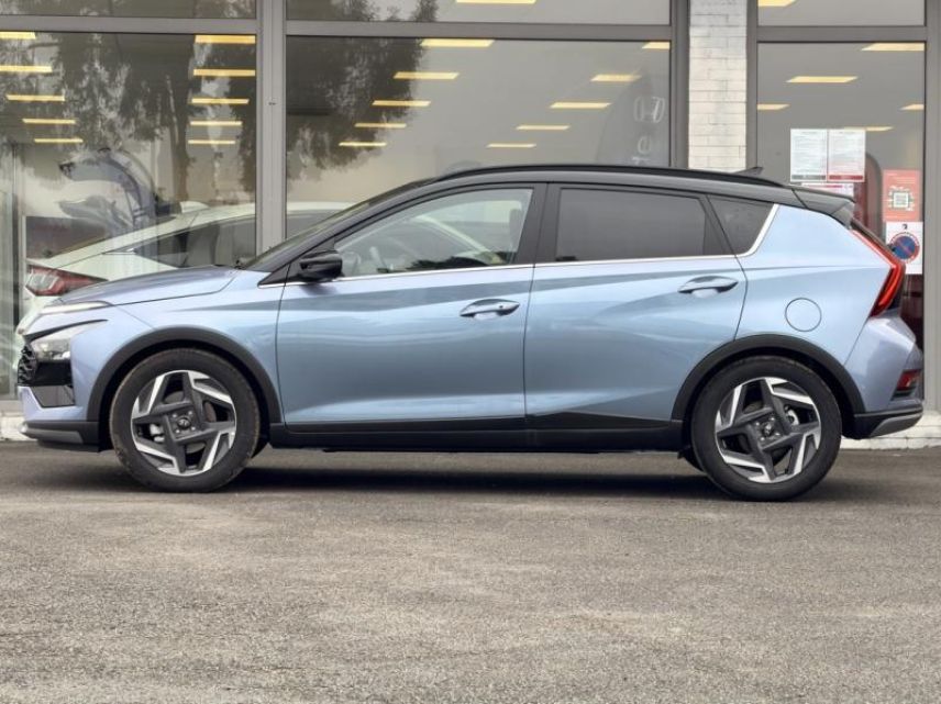 57200 : Hyundai Sarreguemines - Theobald Automobiles - HYUNDAI Bayon - Bayon - Meta Blue Métal/Toit+rétros Black - Traction - Essence