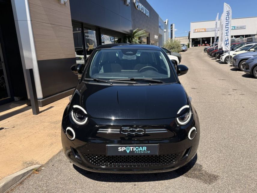 04100 : Hyundai Manosque - Pedinielli - FIAT 500e BERLINE MY22 SERIE 1 STEP 2 Icône Plus - 500 III - Onyx Black - Automate à fonct. Continu - Courant électrique