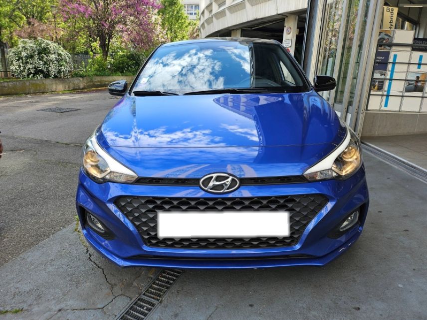 75013 : Hyundai Paris 13 - Bayard Automobiles - HYUNDAI i20 - i20 - Champion blue/phantom black - Traction - Essence
