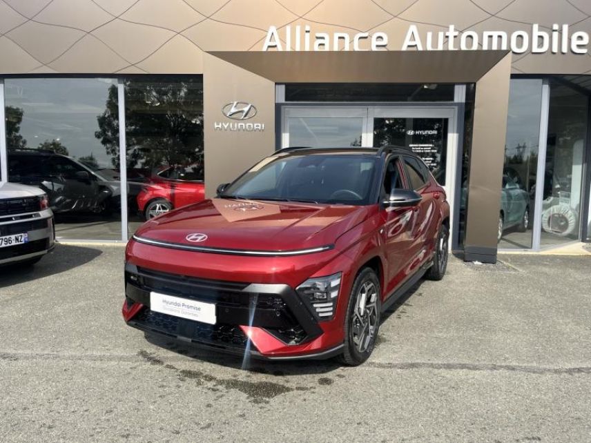 28600 : Hyundai Chartres - Alliance Automobile - HYUNDAI Kona - Kona - Ultimate Red métallisé/Toit/rétros Black - Traction - Hybride : Essence/Electrique