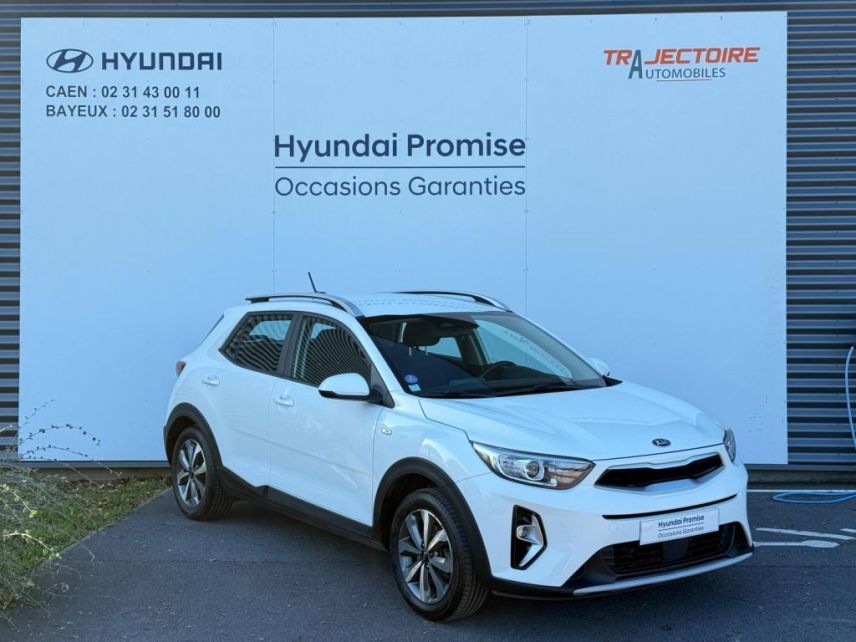 14100 : Hyundai Lisieux - Trajectoire Automobiles - KIA Stonic - Stonic - Blanc Céleste - Traction - Essence/Micro-Hybride