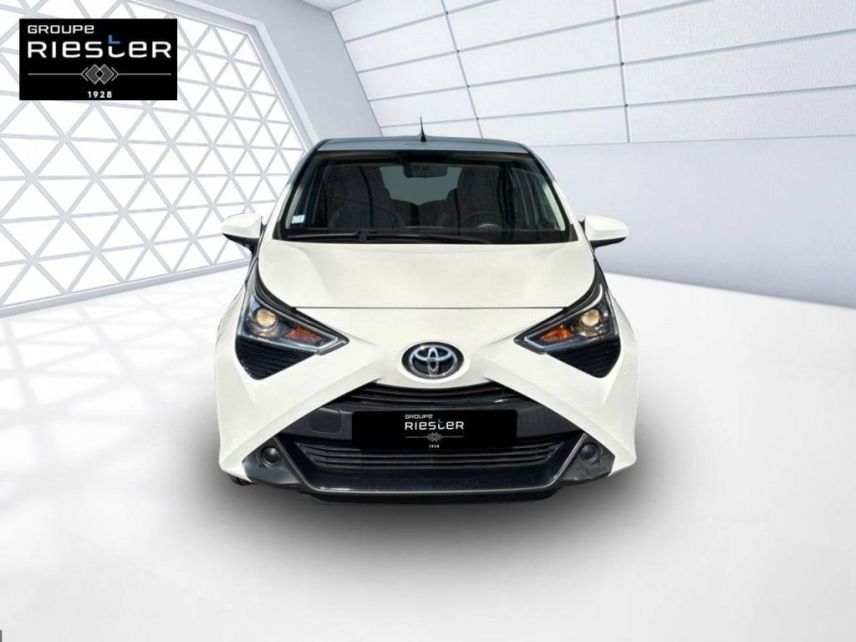 77100 : Hyundai Meaux - Protea by Riester - TOYOTA AYGO MY20 x-play - AYGO II - BLANC - Boîte manuelle - Essence sans plomb