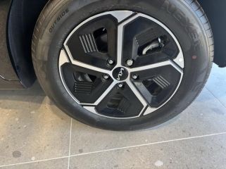 89100 : Hyundai Sens - APS - KIA Niro - Niro - Noir Ebène Métallisé - Traction - Hybride rechargeable : Essence/Electrique