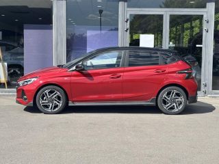 57100 : Hyundai Thionville - Théobald Automobiles - HYUNDAI i20 - i20 - Dragon Red Métal/Toit+rétros Black - Traction - Essence