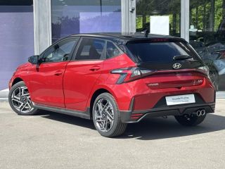 57100 : Hyundai Thionville - Théobald Automobiles - HYUNDAI i20 - i20 - Dragon Red Métal/Toit+rétros Black - Traction - Essence